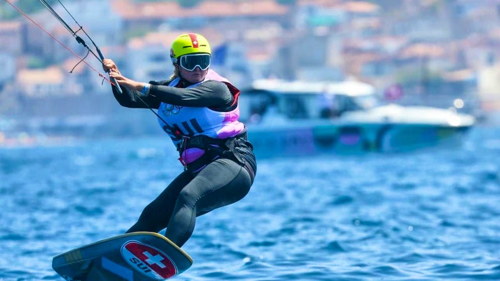 Elena Lengwiler flies over the water (archive photo)