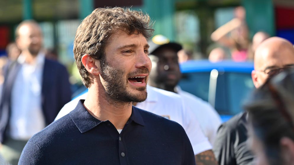 Spiato in casa. Stefano De Martino rompe il silenzio: ecco cos'è successo davvero con i video rubati