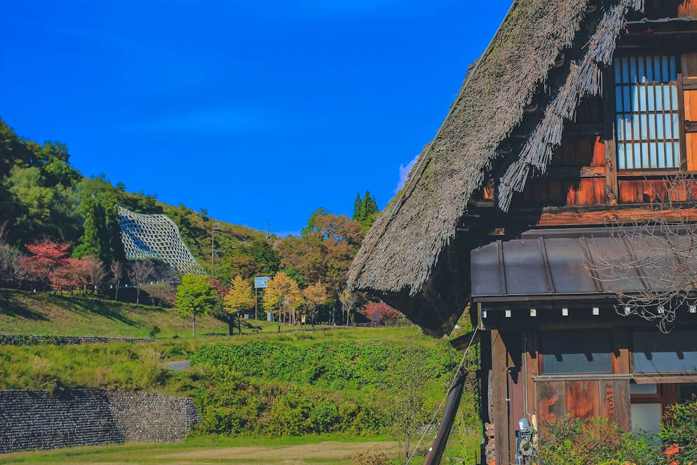 Les bâtiments traditionnels du village de Shirakawa-go constituent une attraction touristique très prisée (archive).
