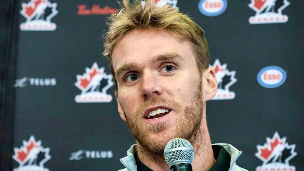 Connor McDavid extends his contract with the Edmonton Oilers by two years