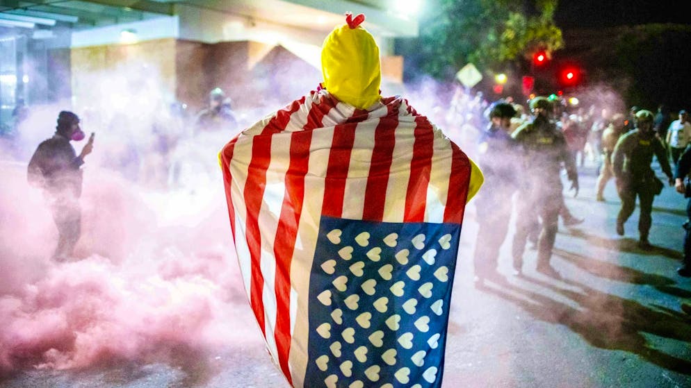 Lawsuit, no-go zone: Resistance to Trump grows in Chicago - Gallery. There are protests against the immigration authority ICE in Portland. 