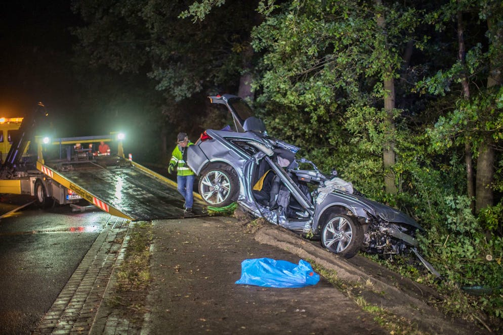 Das Auto wurde bei dem Unfall völlig zerstört. 