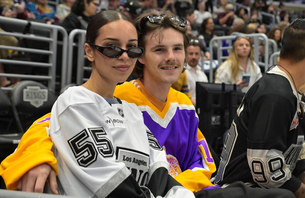 Jackie Apostel ha risposto con garbo alle critiche sulla sua relazione con Cruz Beckham.