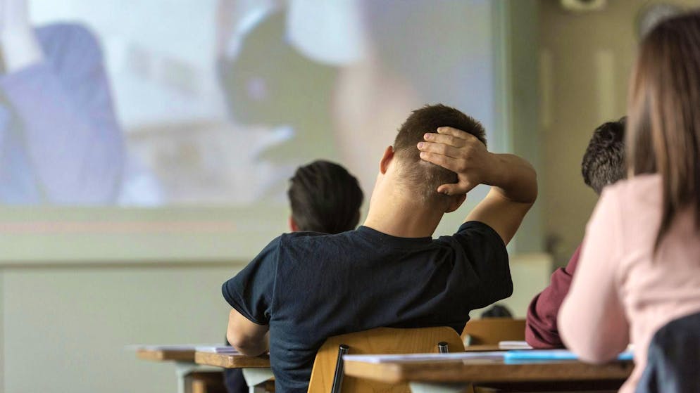 Early lessons bring modest learning success. Nevertheless, schools are finding it difficult to allow lessons to start later.