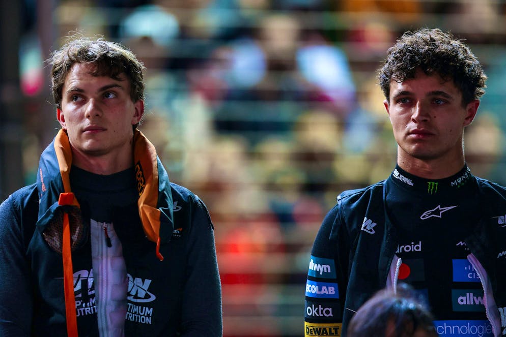 Do McLaren drivers Oscar Piastri (l.) and Lando Norris (r.) lose the drivers' title?