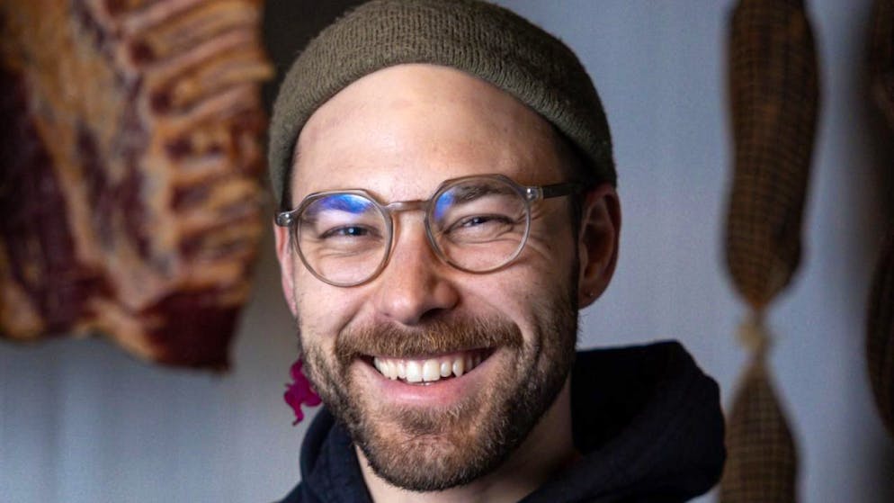 Comic von einem Metzger über einen Metzger in der Sinnkrise - Gallery. Martin Oesch ist Comiczeichner, Musiker und Biometzger. Jetzt erscheint seine erste Graphic Novel "Fleischeslust". Für die Geschichte über den Metzger Erwin schöpft der Autor aus eigenen Erfahrungen.