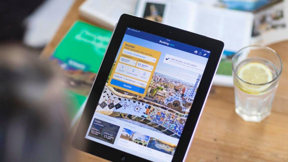 Pour le directeur de l'association Hotelleriesuisse, Christian Hürlimann, Booking.com est à la fois "une bénédiction et une malédiction". Le patron de la faîtière concède que les petits établissements n'ont guère d'autre alternative pour s'assurer une petite place sur un marché très concurrentiel.