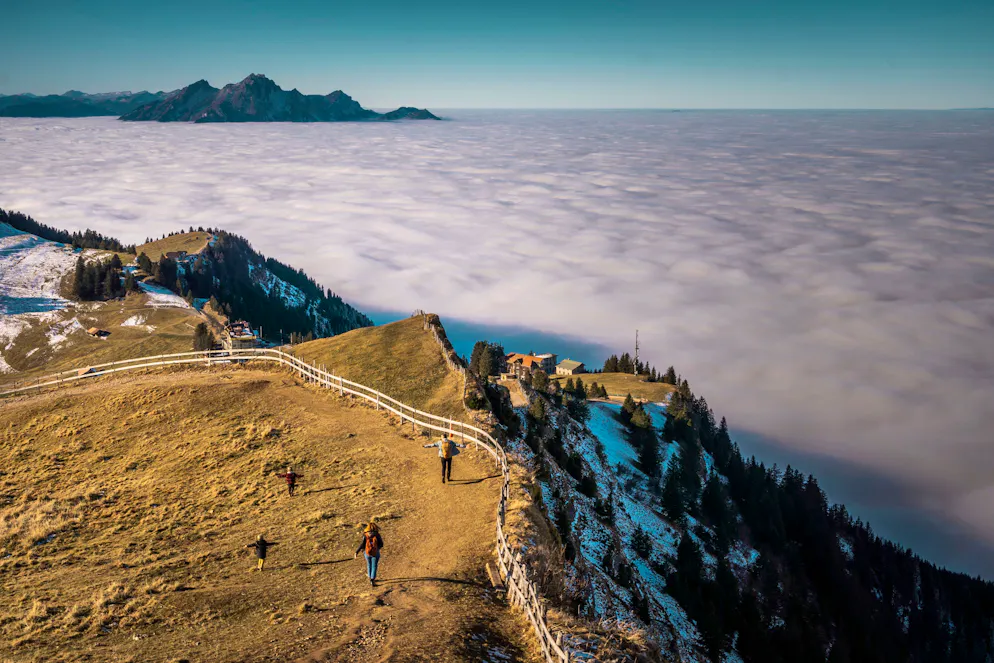 Weggis Vitznau Rigi. Le Rigi s'explore de multiples façons – que ce soit à pied ou en circuit ferroviaire.