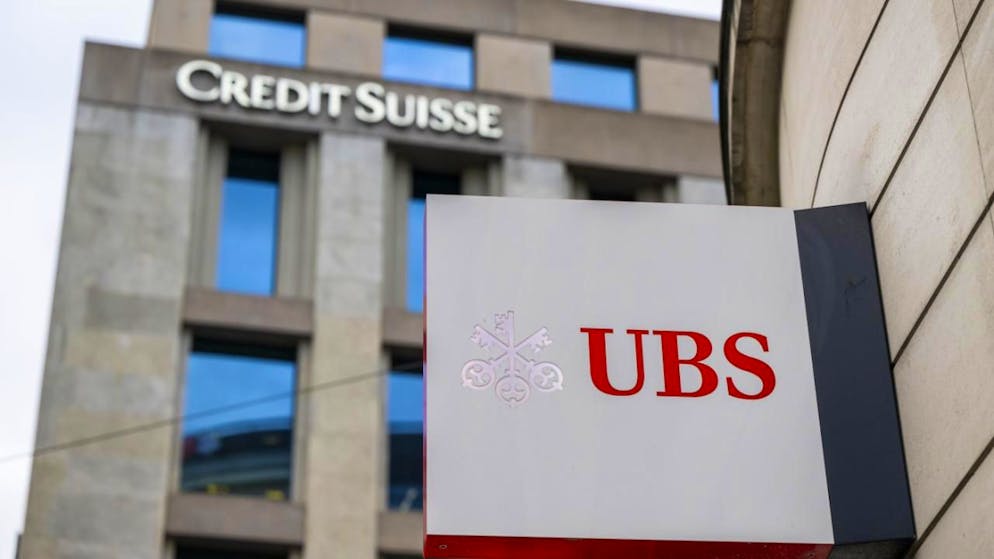 Secondo il ricorrente, il Consiglio federale avrebbe, tra l'altro, violato i principi dello Stato di diritto sanciti dalla Costituzione