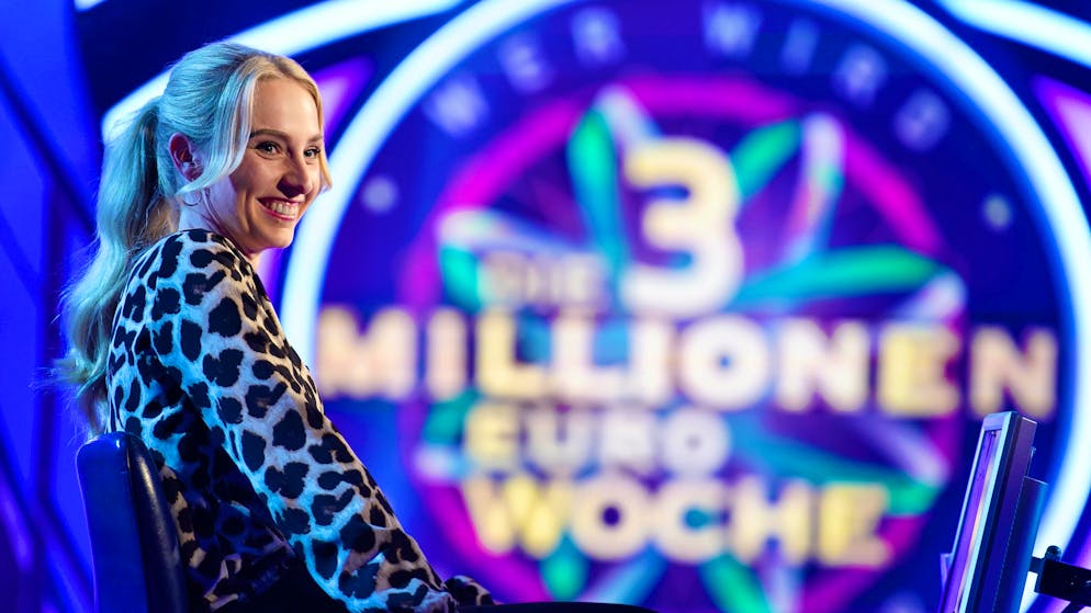 Anna Maria Kronberg answers the first questions confidently.