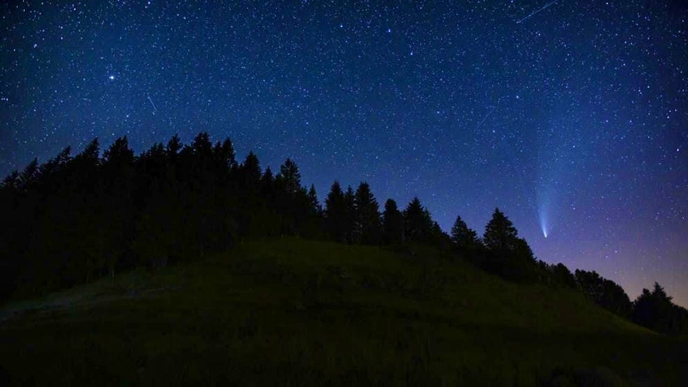 Between October 12 and November 2, there is the best chance of seeing the Lemmon comet in the Swiss night sky. (symbolic image)