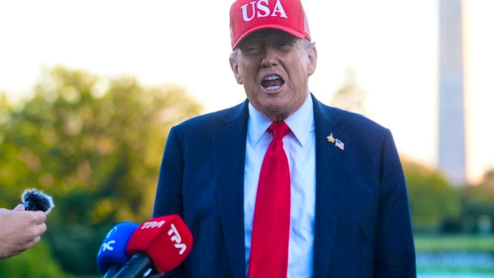 US President Donald Trump speaks to reporters after his arrival on the South Lawn of the White House. Photo: Manuel Balce Ceneta/AP/dpa