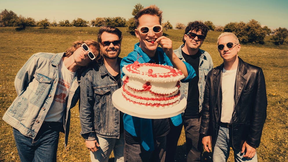 Bötschi fragt Hecht-Sänger Stefan Buck. «Ich habe Mühe damit, wie in St. Moritz das Geld gefeiert wird»