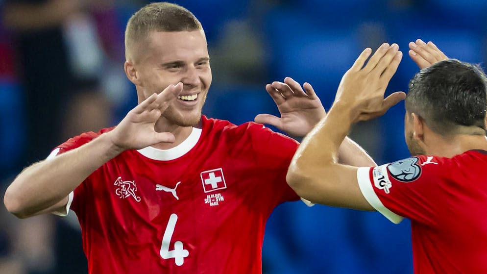 Back in the starting XI with a nutritionist. Elvedi: 