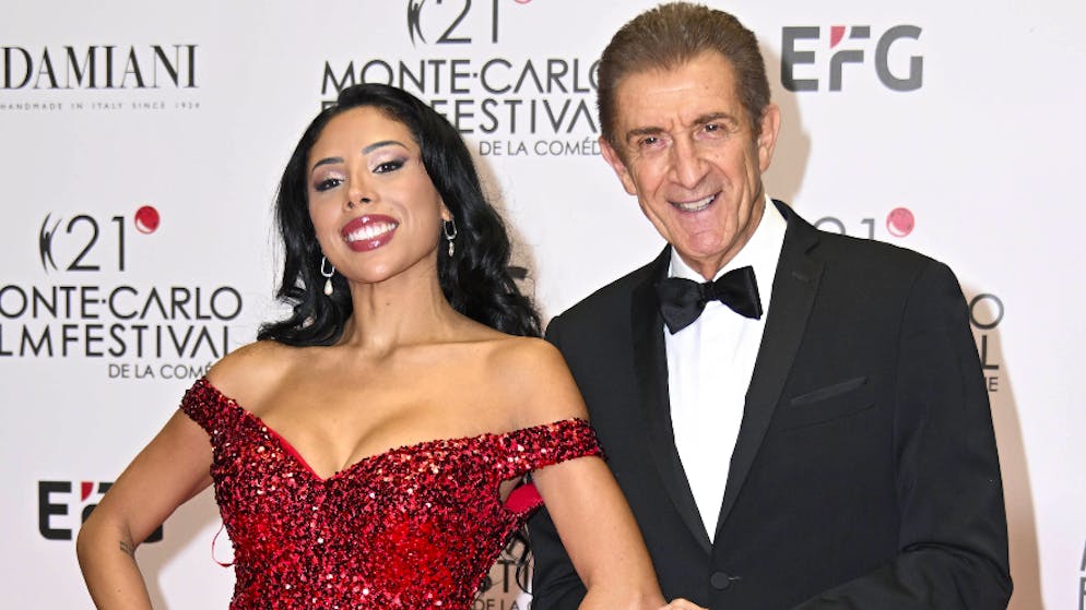 Nataly Ospina in compagnia di Ezio Greggio.