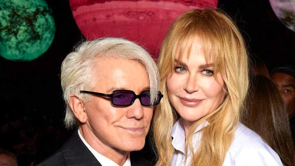 Conquista la Paris Fashion Week. Primo red carpet e nuovo taglio di capelli per Nicole Kidman dopo il divorzio