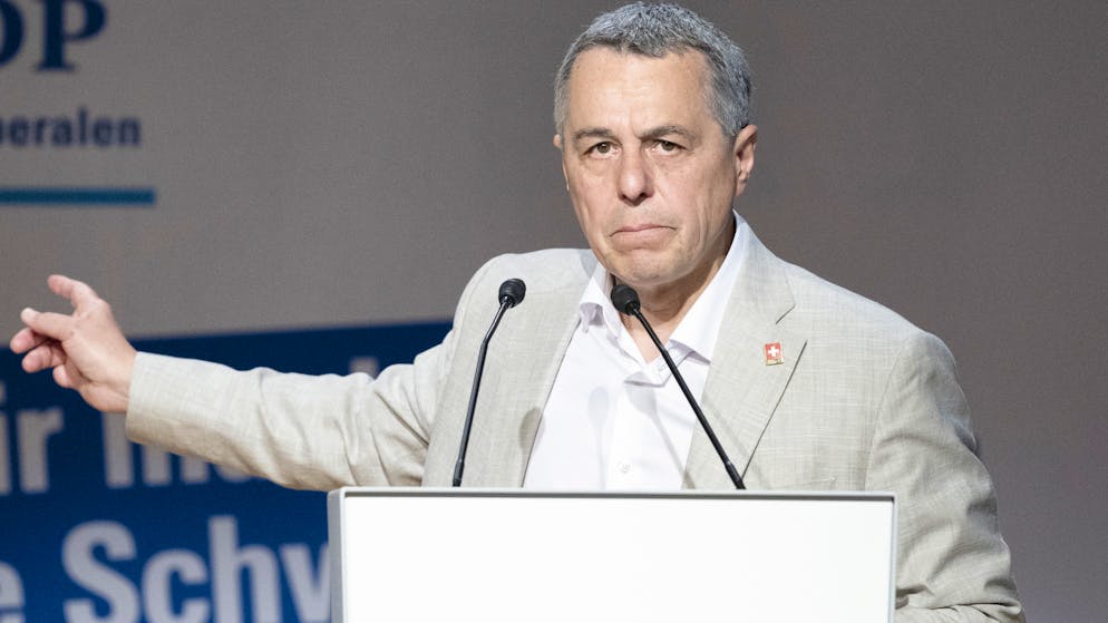 Le Département fédéral des affaires étrangères (DFAE) de Igazio Cassis veut supprimer la carte d'accréditation des journalistes étrangers.