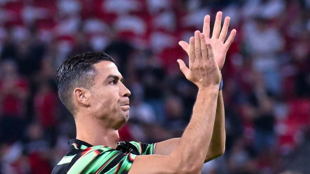 Applaus und schöner Zahltag: Portugals Cristiano Ronaldo darf sich als erster Fussball-Milliardär nennen
