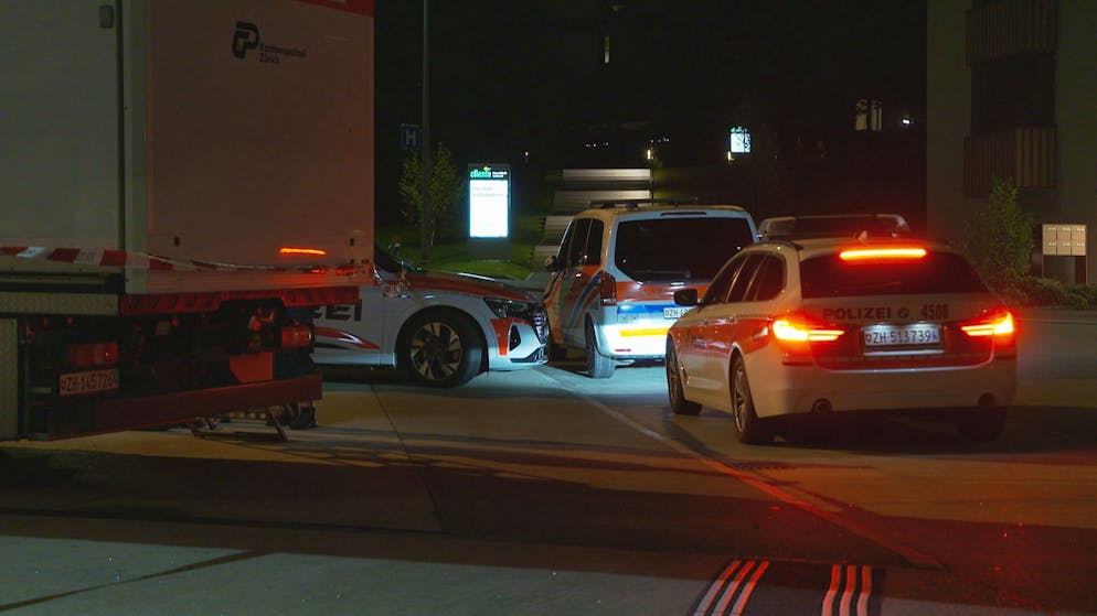 Ein psychisch auffälliger Mann hat am Dienstagabend in Oetwil am See einen grossangelegten Polizeieinsatz ausgelöst.