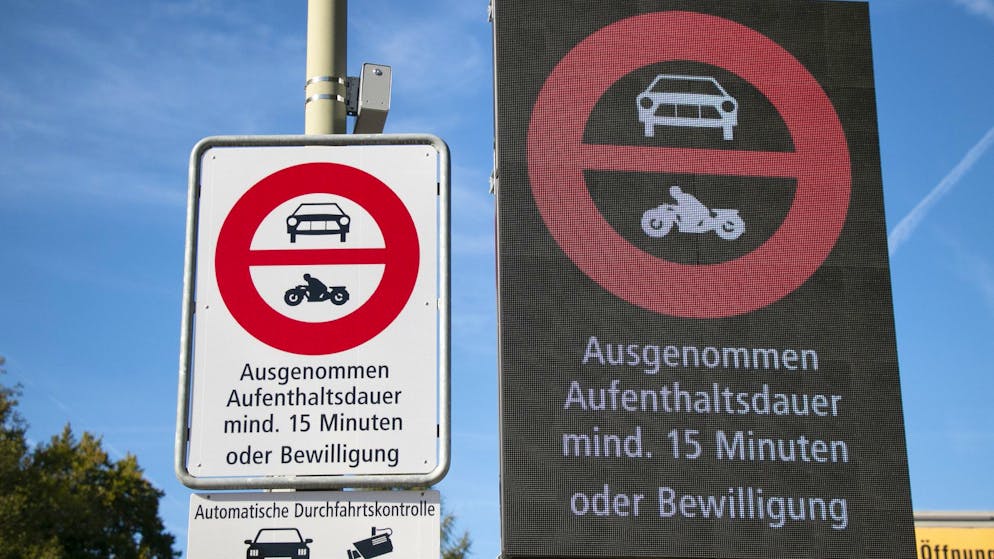 Automatic drive-through check. In Birsfelden, non-residents are only allowed to register one car