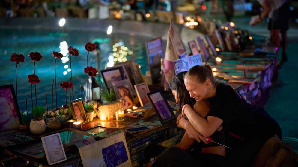 Grande commozione ieri sera a Tel Aviv nel secondo anniversario dal massiccio attacco di Hamas contro Israele.