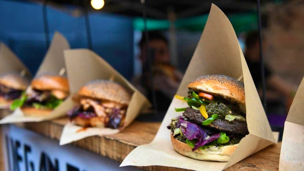 The EU Parliament speaks out against names such as "veggie burger" or "soy schnitzel" for meat substitutes. (symbolic image)