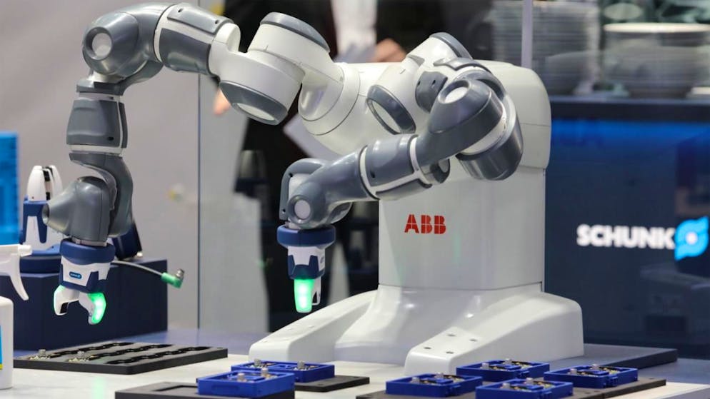 ABB hat für seine Robotics-Sparte einen Käufer gefunden. Die japanische Softbank Group kauft das Geschäft und bezahlt 5,375 Milliarden US-Dollar.(Archivbild)