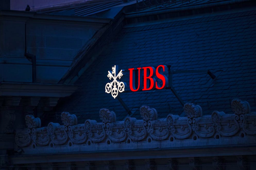 Die Pleite der US-Autoteilefirma First Brands Group rückt die UBS in ein schlechtes Licht. Über eine Tochterfirma hat die Bank massiv investiert. Anleger*innen verlieren viel Geld.
