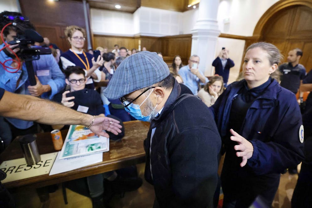 Le prévenu, qui fait appel de sa condamnation, comparaît devant le tribunal correctionnel de Gard, à Nîmes, en France, le 9 octobre 2025.