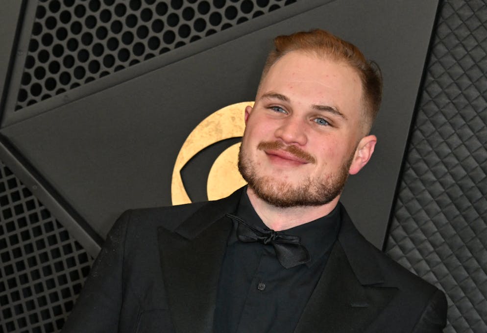 Zach Bryan, qui a servi sept ans dans la marine américaine et dont les parents sont tous deux d'anciens militaires, a balayé mardi les critiques sur sa nouvelle chanson, intitulée «Bad News», qui reflète selon lui son amour pour son pays.