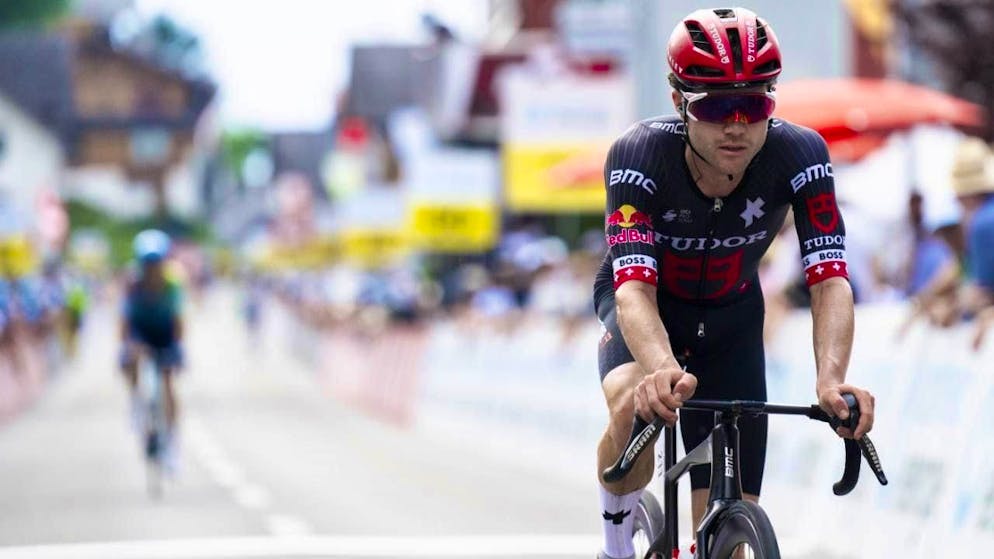 Marc Hirschi rides to second place in Italy