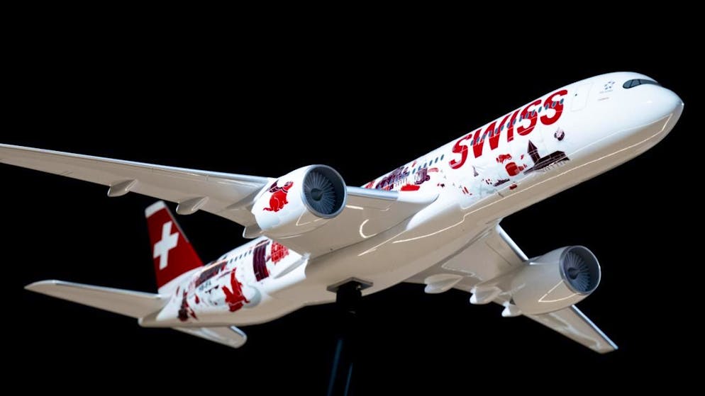 Swiss begrüsst ihren ersten neuen Langstreckenflieger A350 - Gallery. Am Donnerstagnachmittag ist der erste neue A350-Langstreckenflieger der Swiss am Flughafen Zürich gelandet. Zahlreiche Schaulustige beobachteten die Ankunft.(Archivbild)