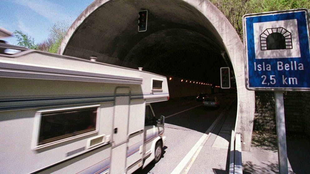 Nei prossimi vent'anni non verrà costruito un secondo tunnel fra Rothenbrunnen e Reichenau sull'A13. Questo stando a una perizia pubblicata oggi dal Politecnico federale di Zurigo. (immagine d'archivio)