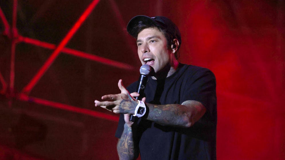 Svolta radicale. Fedez annuncia il ritiro dai social media: «Parlerò solo tramite la musica»