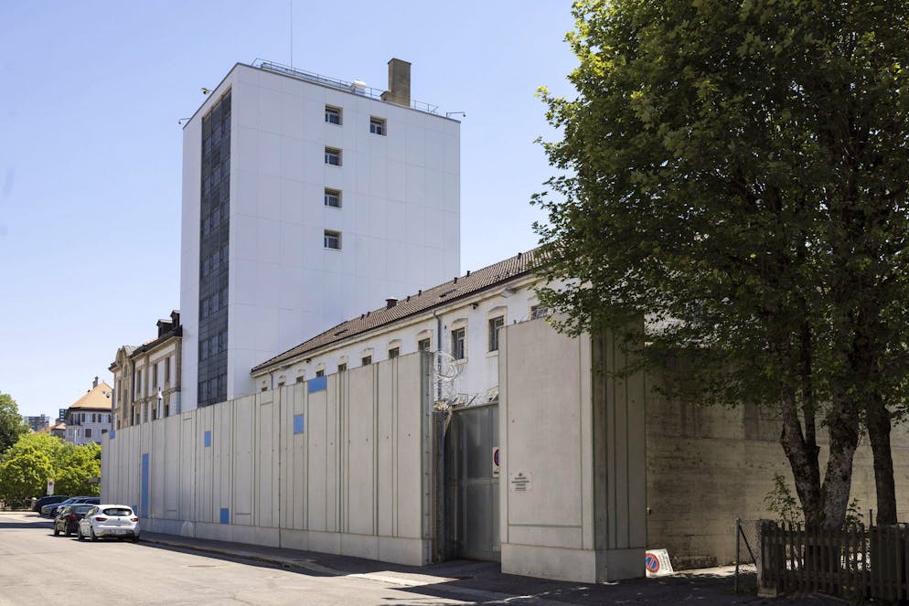 Le sinistre a été rapidement maîtrisé par les agents de détention, appuyés ensuite par les sapeurs-pompiers, ont indiqué jeudi la police neuchâteloise et le Ministère public.