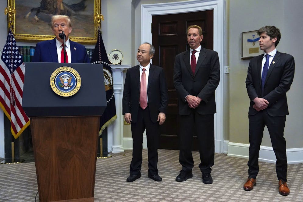 US-Präsident Donald Trump mit SoftBank-CEO Masayoshi Son, Larry Ellison, und OpenAI-CEO Sam Altman (v.l.n.r) im Januar 2025 im Weissen Haus.