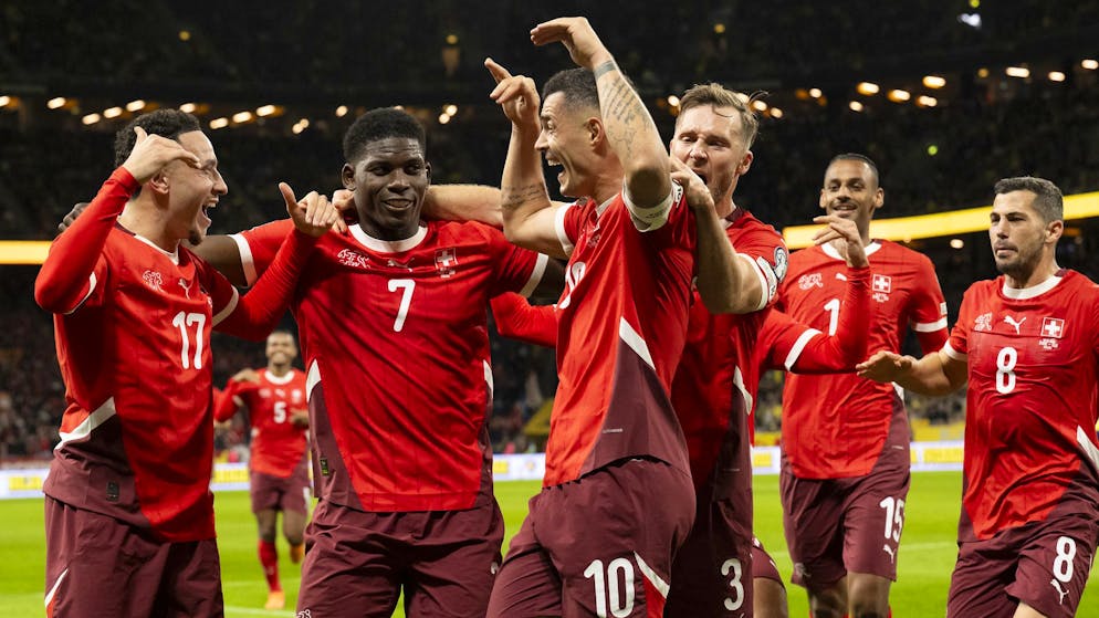 Granit Xhaka bringt die Schweizer Nati mit seinem Penalty-Tor in Schweden auf Siegkurs.