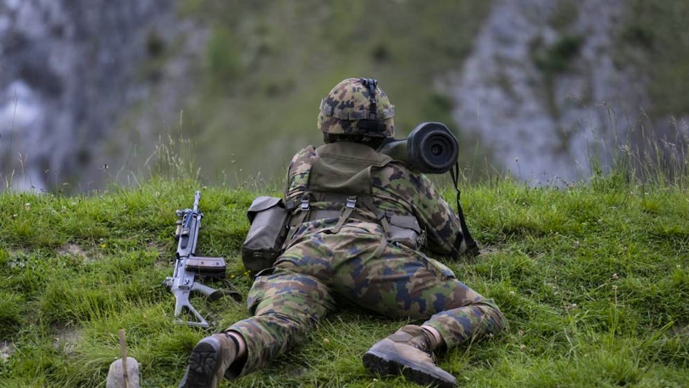 Armeechef Thomas Süssli und Arbeitgeber-Präsident Severin Moser fordern von der Wirtschaft Verständnis und Unterstützung für Militärdienstpflichtige. (Themenbild)