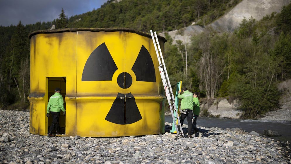 Federal Council wants to overturn construction ban. Survey: Majority of voters want to allow new nuclear power plant construction again