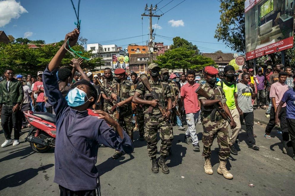 Les manifestants ont crié «Merci» aux militaires, dont certains brandissaient des drapeaux malgaches (archives).