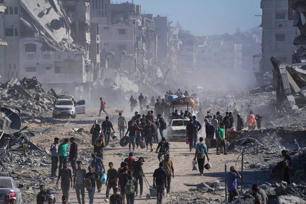 Directement après l’accord entre Israël et le Hamas pour un cessez-le-feu, des milliers de Palestiniens ont emprunté la route du nord pour rejoindre Gaza-ville.