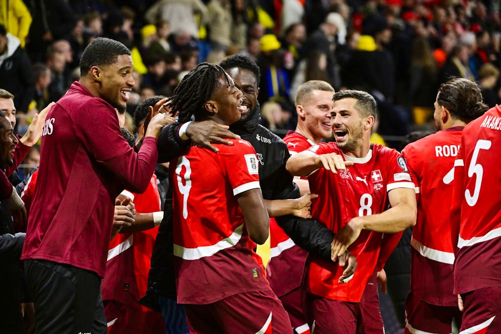 epa12445962 Switzerland's Johan Manzambi (C) celebrates with his teammates after scoring the 0-2 goal during the 2026 FIFA World Cup qualifying soccer match between Sweden and Switzerland in Stockholm, Sweden, 10 October 2025. EPA/Jonas Ekstromer SWEDEN OUT