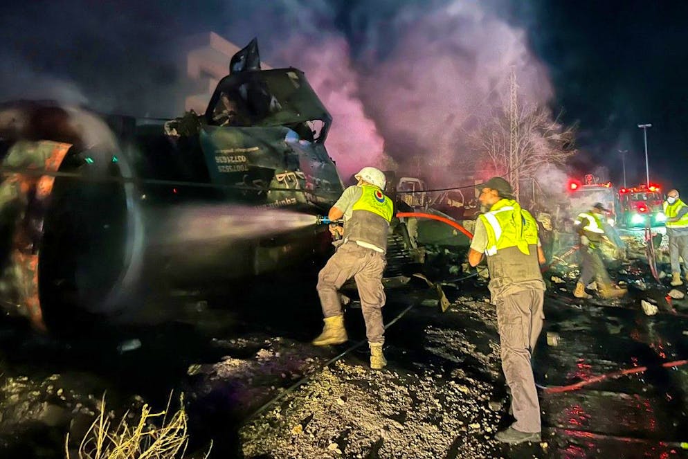 L'agence de presse officielle libanaise Ani a indiqué que des avions de combat israéliens avaient mené 10 raids visant des parcs de bulldozers et d'excavatrices.