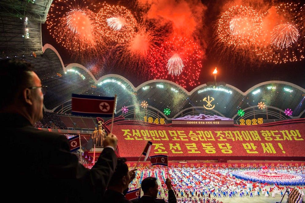 Pyongyang - 80 ans du parti unique. Un feu d'artifice a également été tiré en l’honneur du parti.