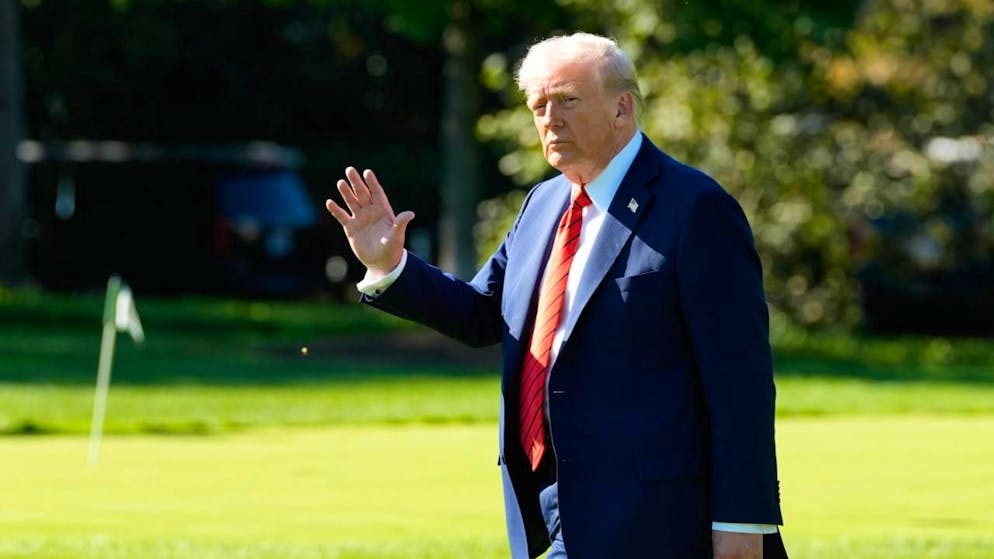 Pacificatore con voglia di vendetta. Trump celebrato all'estero, ma in patria le cose non vanno bene