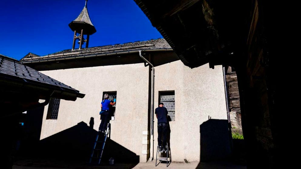 Blatten: les maisons épargnées nettoyées par plus de 70 bénévoles - Gallery. L'église de Weissenried remise en parfait état.