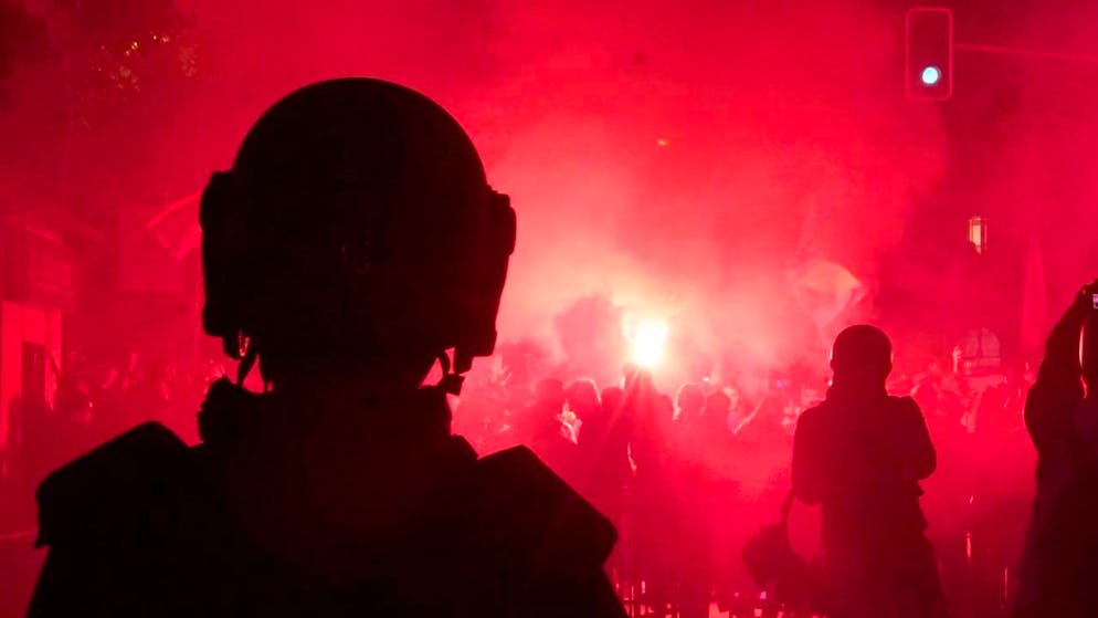 La polizia è dovuta intervenire in forze (immagine d'archivio).