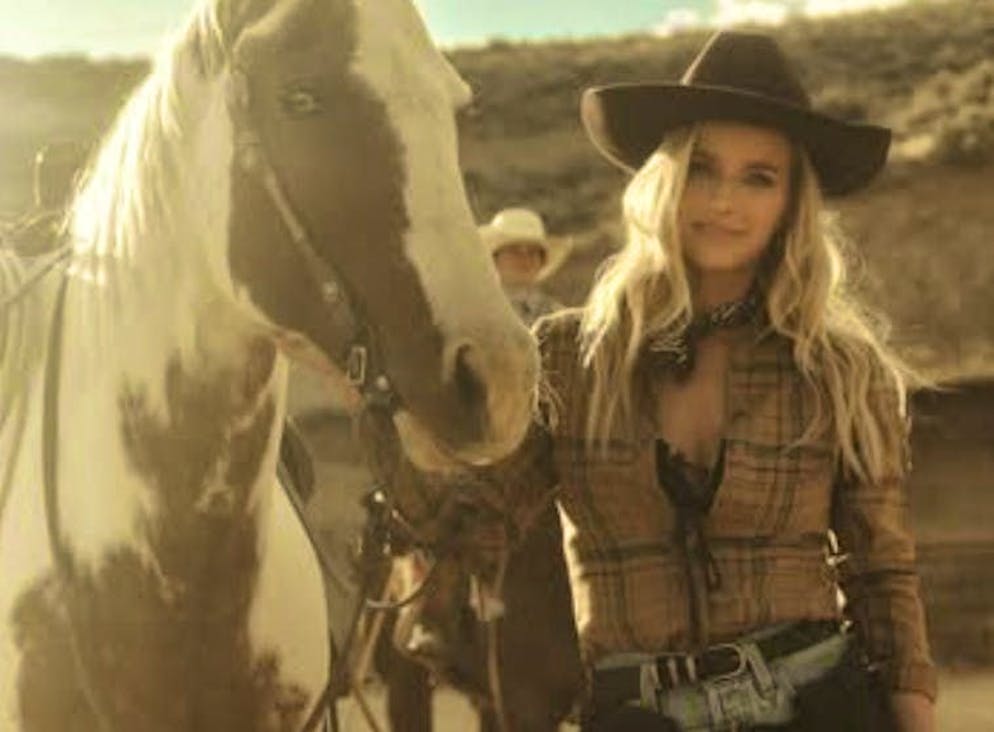 Hannah Neeleman, également connue sous le nom de «reine des tradwives».