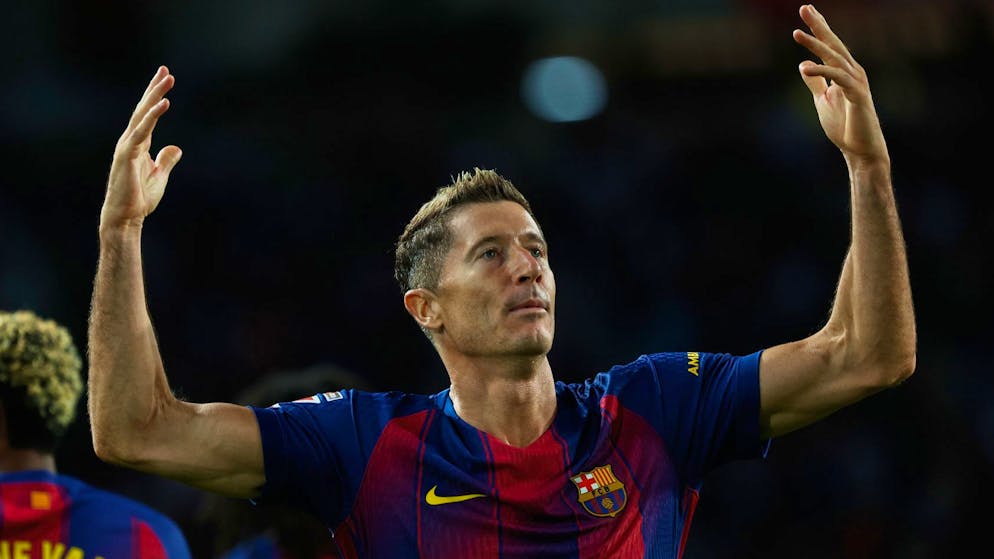 Stürmer-Star mit unsicherer Zukunft. Kein neuer Vertrag für Robert  Lewandowski in Barcelona?