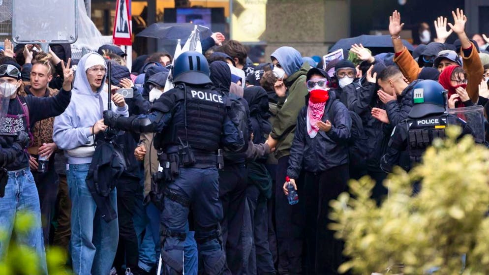 Svizzera. Scontri a manifestazione pro-Palestina a Berna, 18 i poliziotti feriti